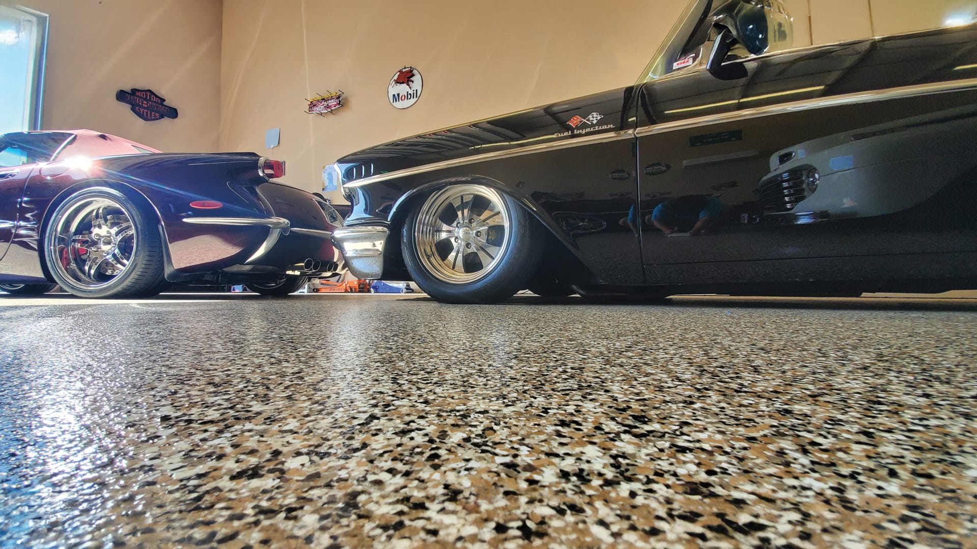 Epoxy-coated garage floor in Naples, Florida showcasing a sleek, high-gloss gray finish with anti-slip flakes.